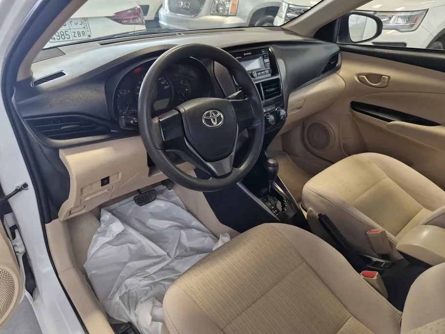 تويوتا يارس Y FLT 2022 