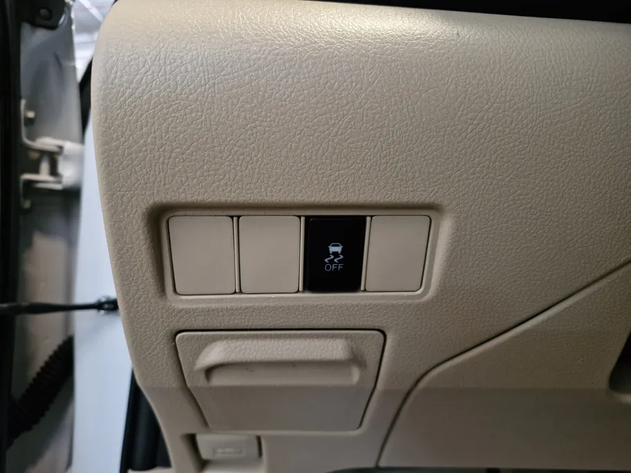 تويوتا يارس Y FLT 2022 