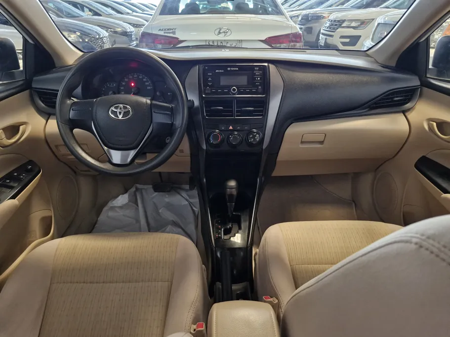 تويوتا يارس Y FLT 2022 