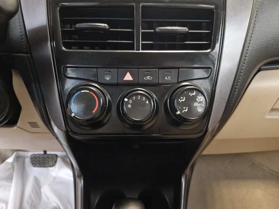 تويوتا يارس Y FLT 2022 