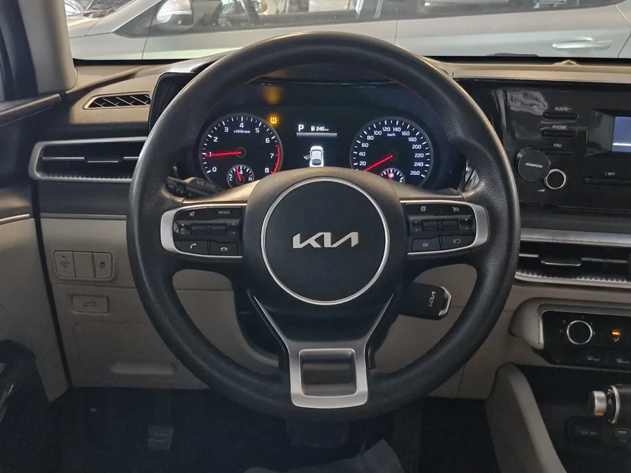 2022 Kia K5 LX 