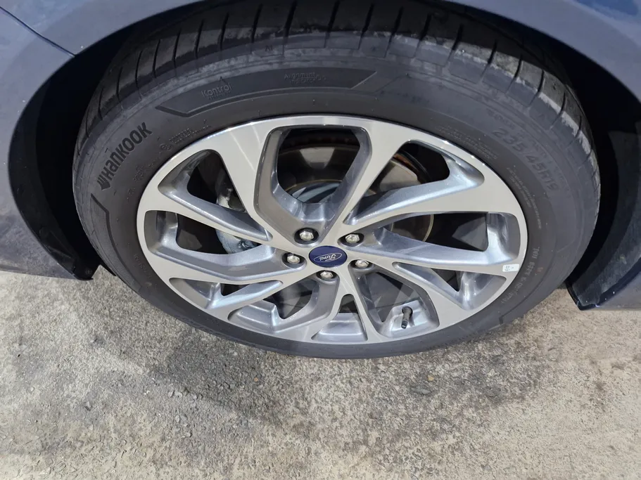 فورد تورس تيتانيوم 2025 