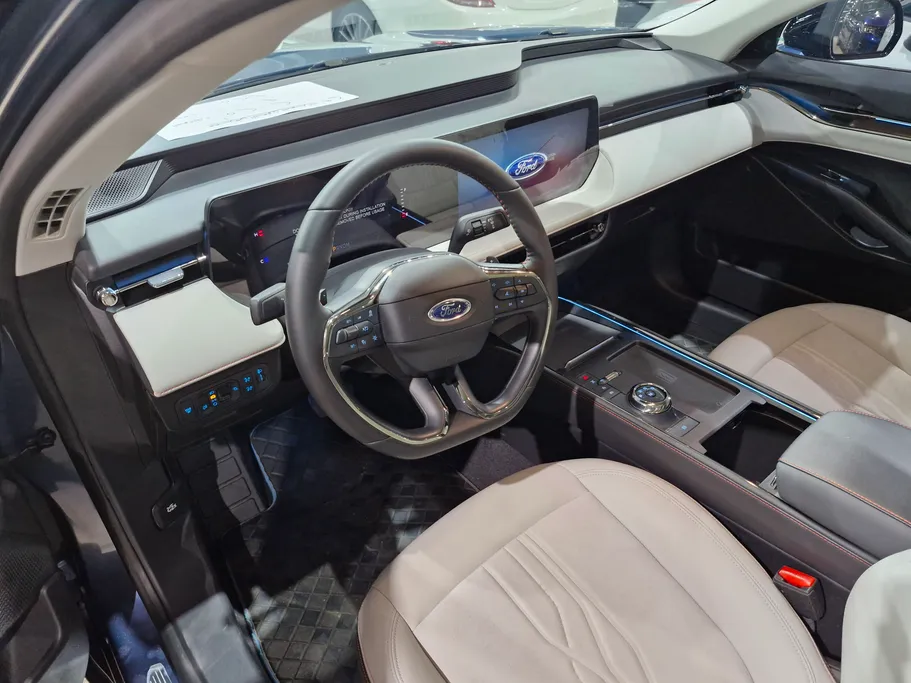 فورد تورس تيتانيوم 2025 