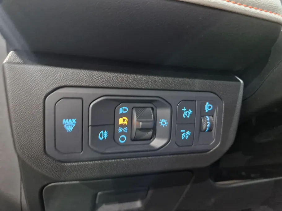 فورد تورس تيتانيوم 2025 