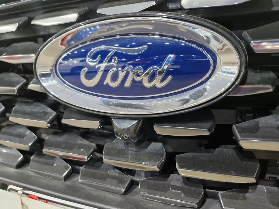 فورد تورس تيتانيوم 2025 