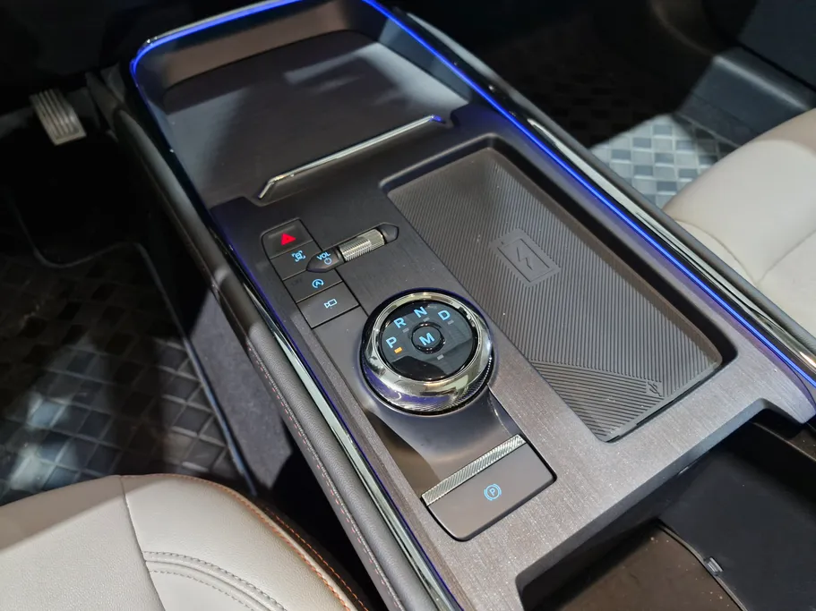 فورد تورس تيتانيوم 2025 