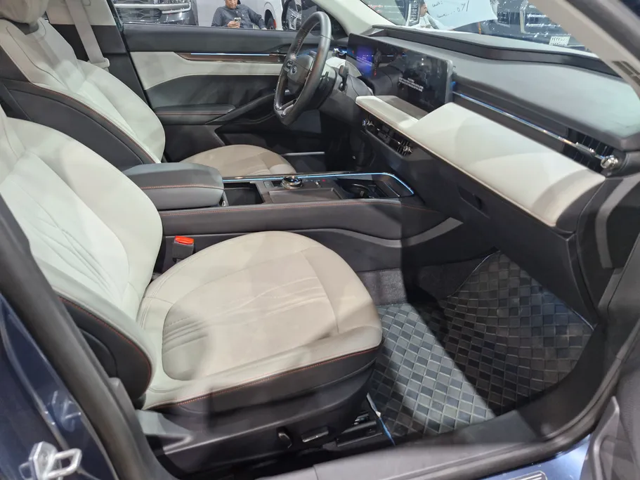 فورد تورس تيتانيوم 2025 