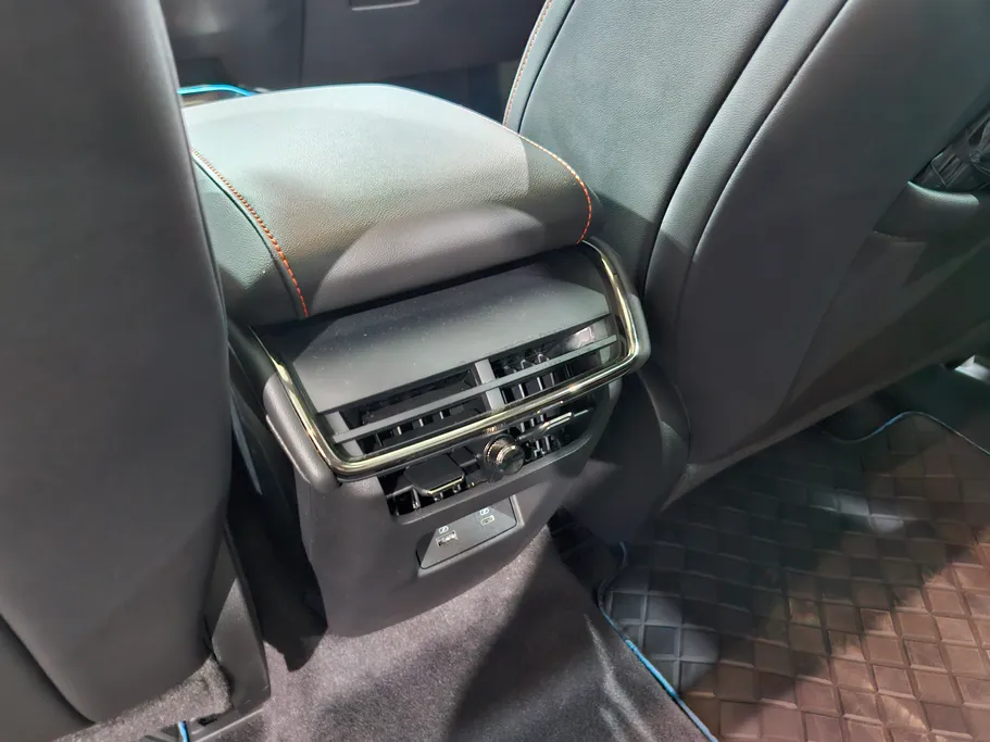 فورد تورس تيتانيوم 2025 