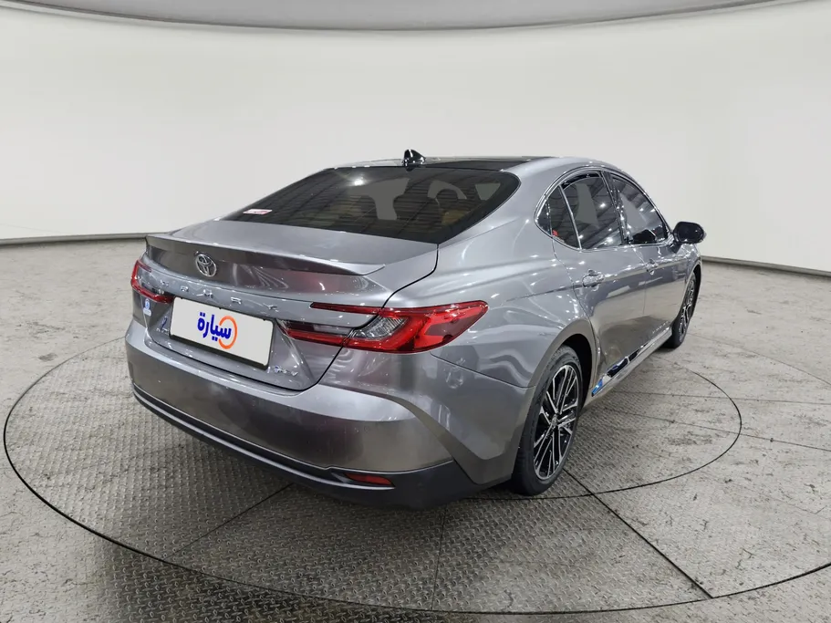 2025 Toyota Camry  LUMIERE HEV