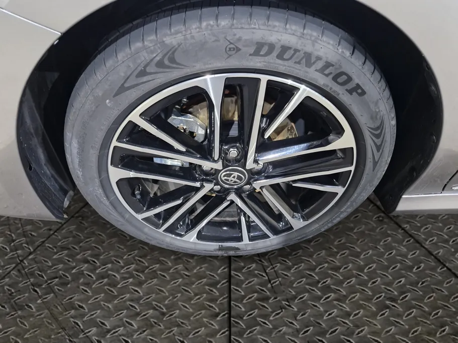 2025 Toyota Camry  LUMIERE HEV