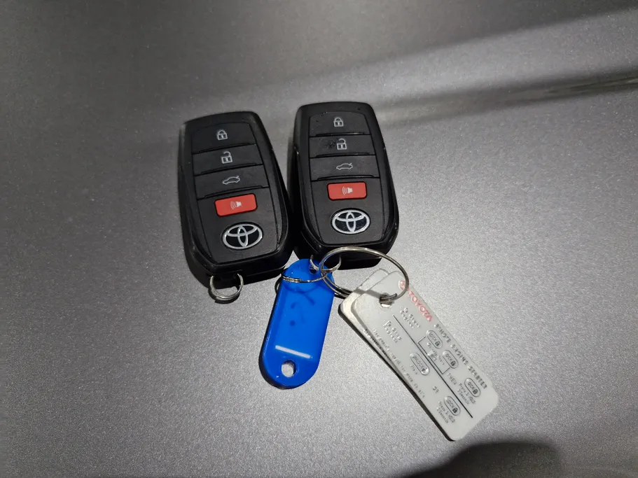 2025 Toyota Camry  LUMIERE HEV