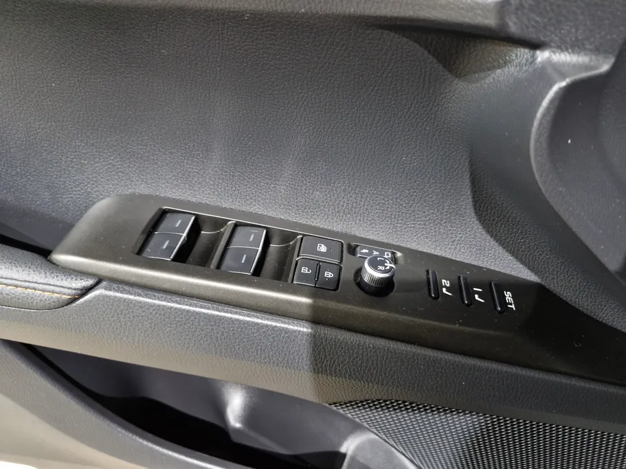 2025 Toyota Camry  LUMIERE HEV