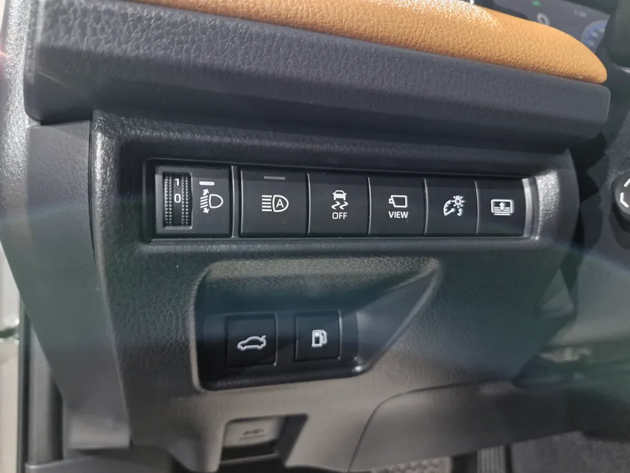 2025 Toyota Camry  LUMIERE HEV