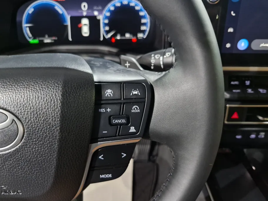 2025 Toyota Camry  LUMIERE HEV