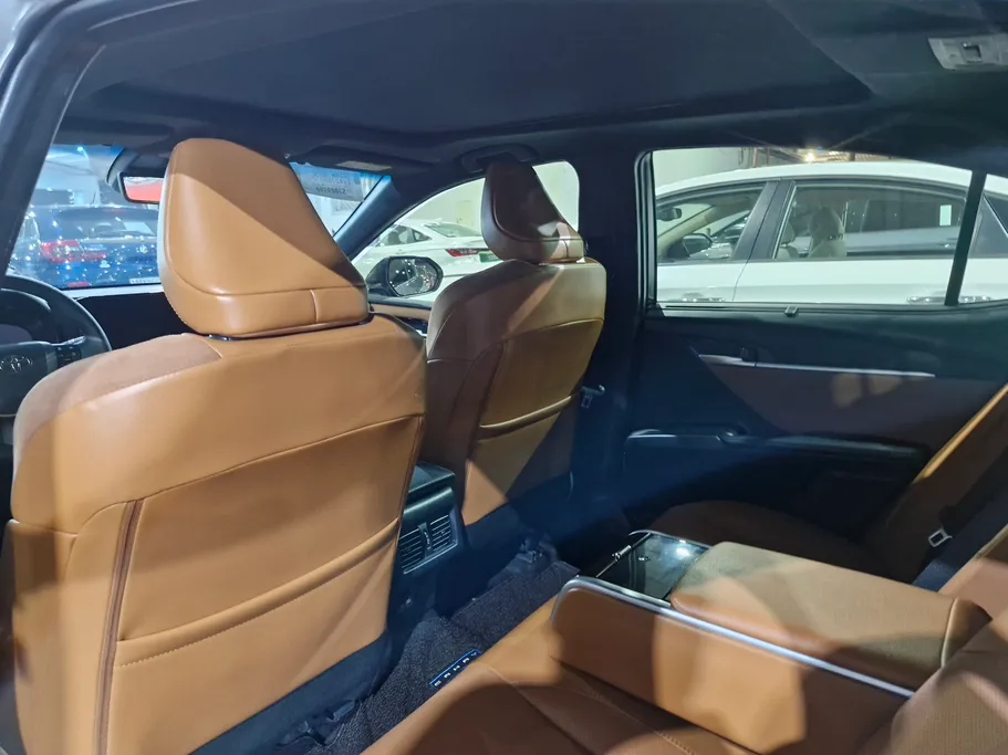 2025 Toyota Camry  LUMIERE HEV