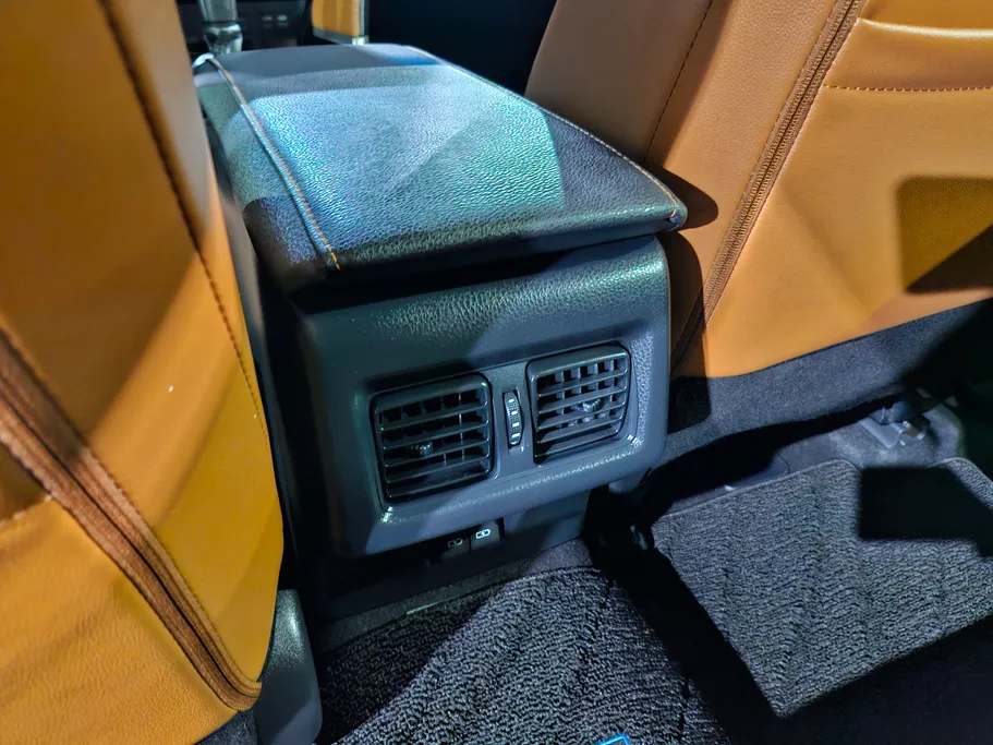 2025 Toyota Camry  LUMIERE HEV