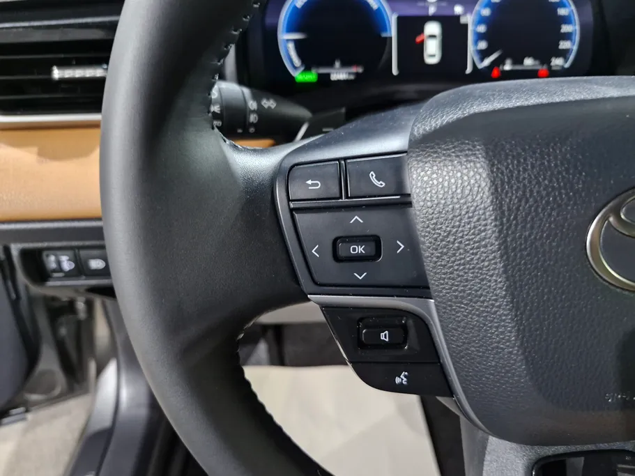 2025 Toyota Camry  LUMIERE HEV