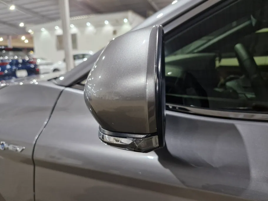 2025 Toyota Camry  LUMIERE HEV