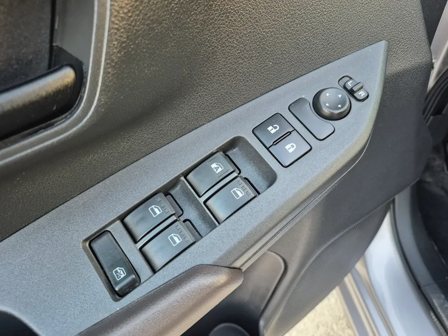 تويوتا يارس Y 2023