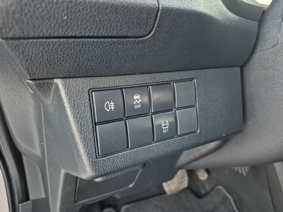 تويوتا يارس Y 2023