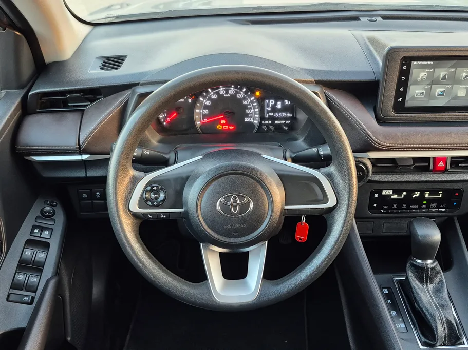 تويوتا يارس Y 2023