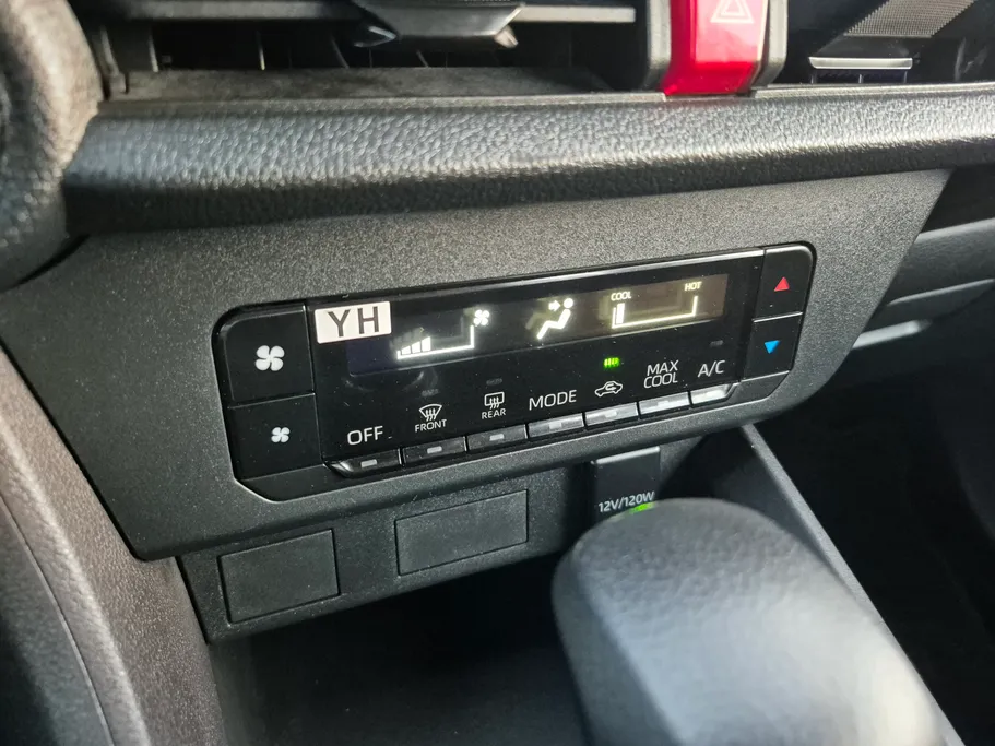 تويوتا يارس Y 2023