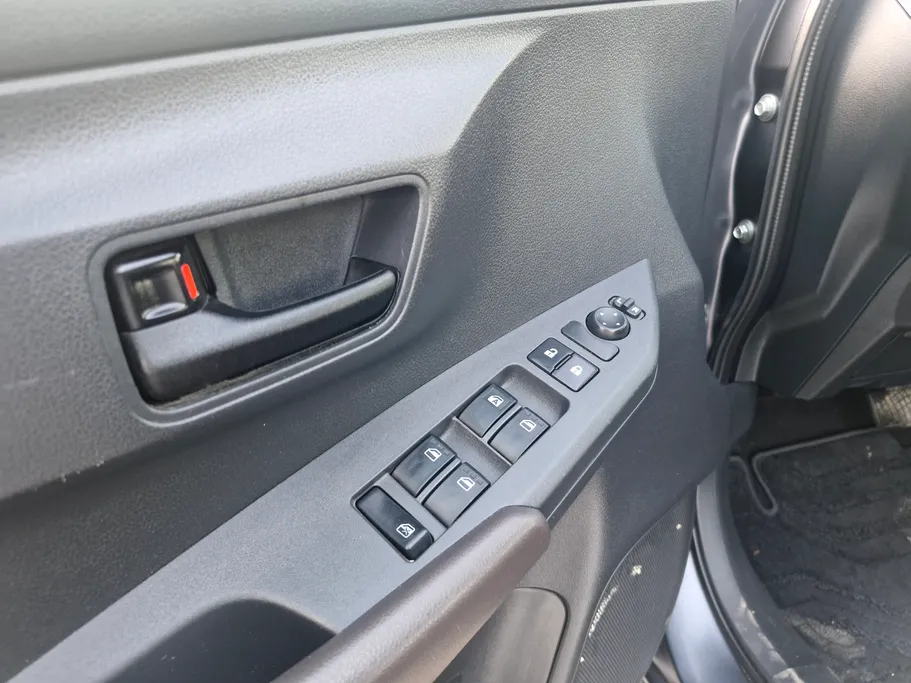 تويوتا يارس Y 2023