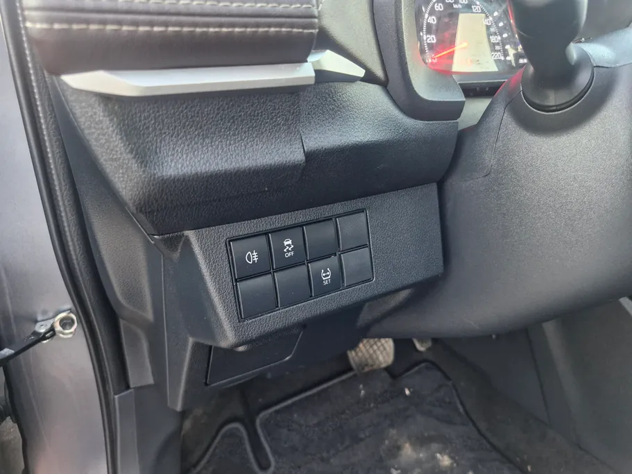 تويوتا يارس Y 2023