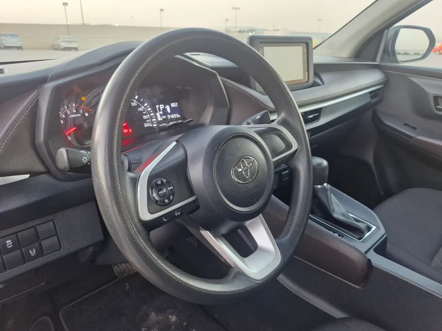 تويوتا يارس Y 2023