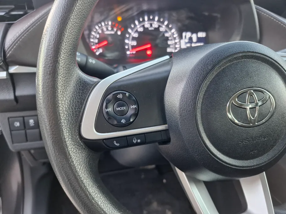 تويوتا يارس Y 2023