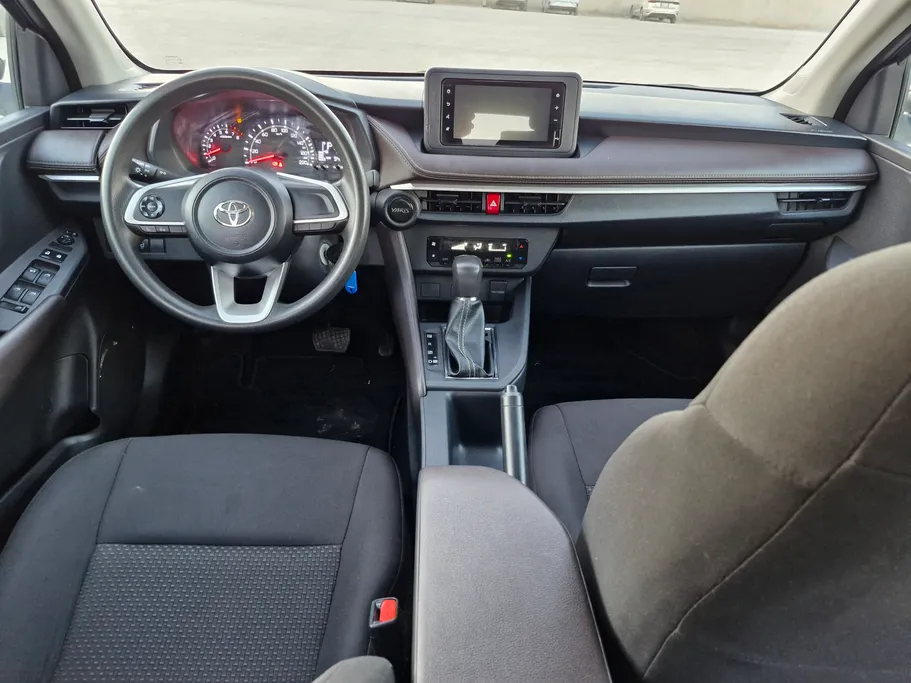 تويوتا يارس Y 2023