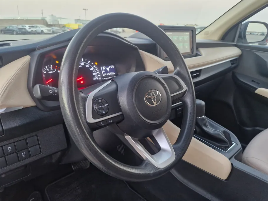 تويوتا يارس Y 2023