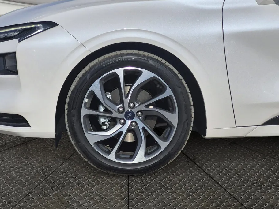 2025 Ford Taurus Titanium FHEV