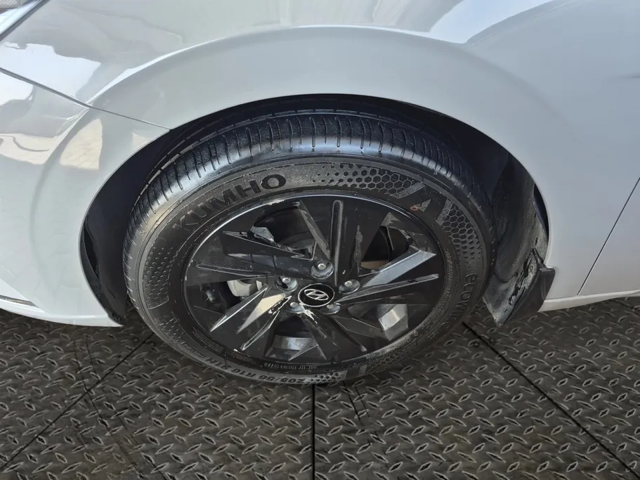 2023 Hyundai Elantra Smart 