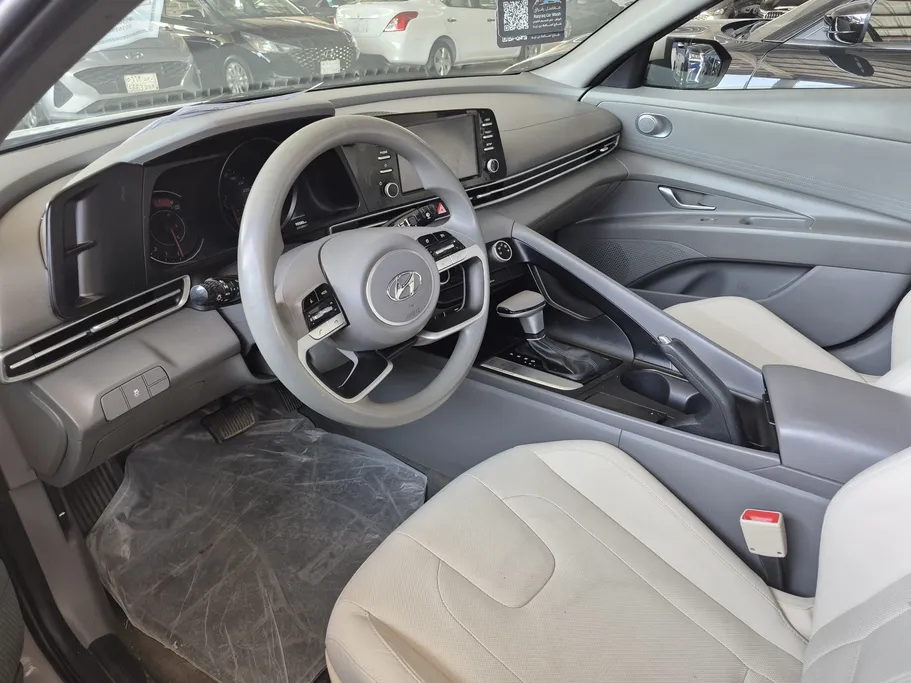 2023 Hyundai Elantra Smart 