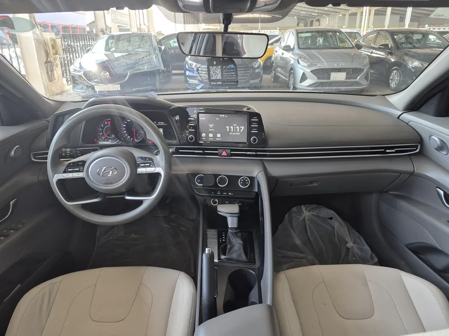 2023 Hyundai Elantra Smart 