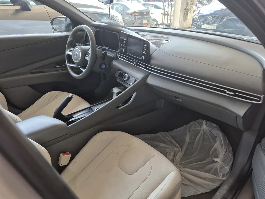 2023 Hyundai Elantra Smart 