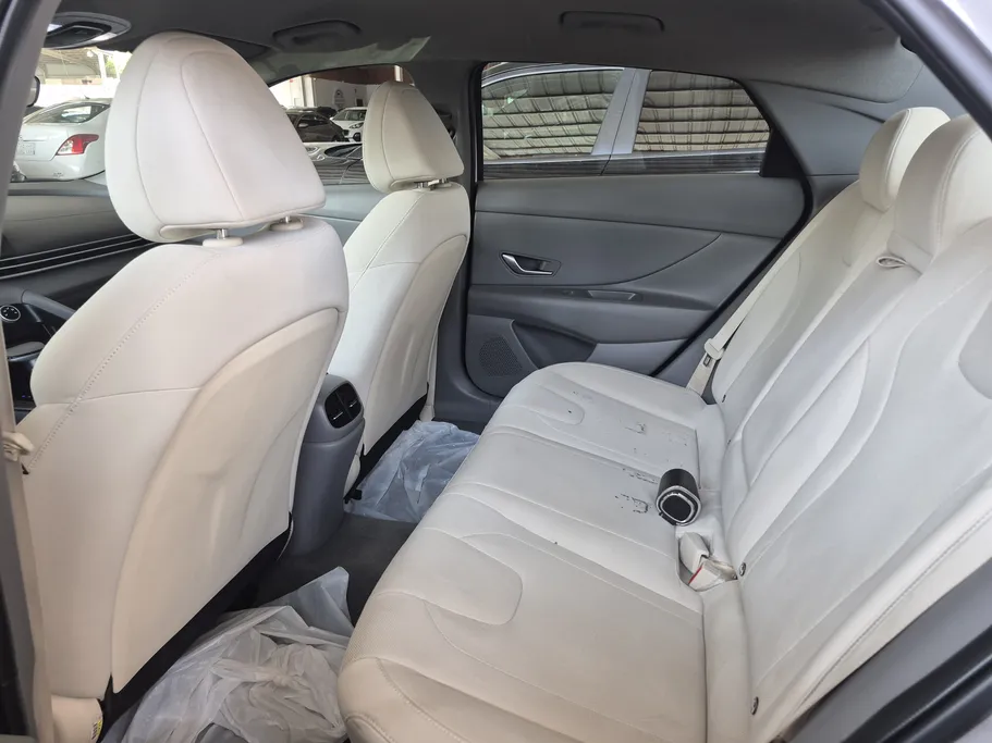 2023 Hyundai Elantra Smart 