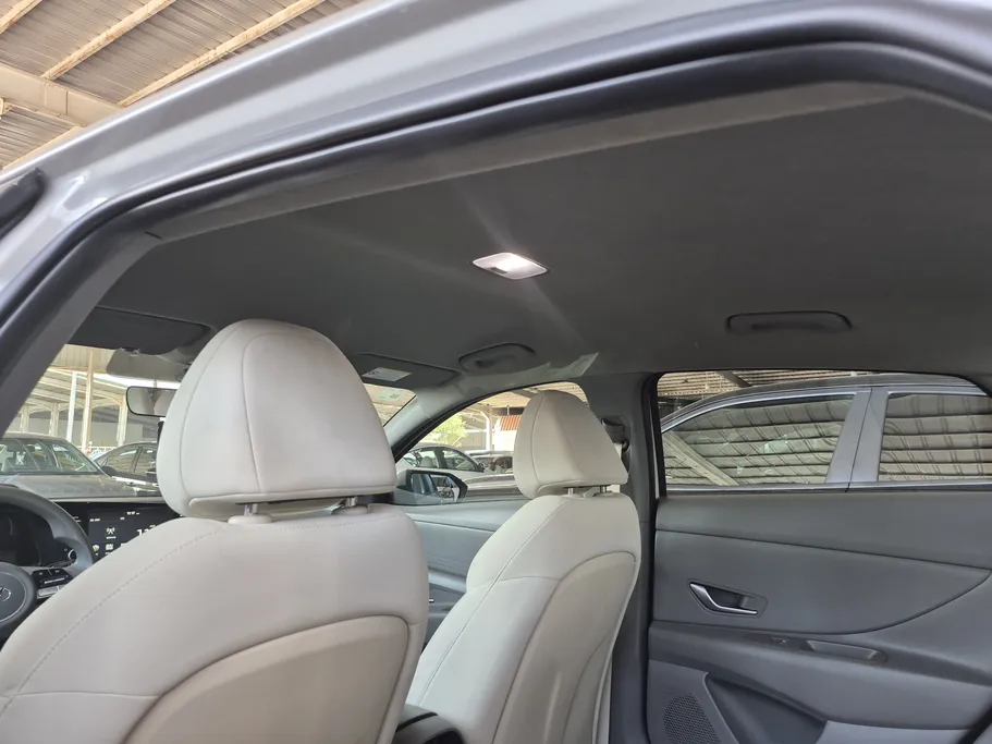 2023 Hyundai Elantra Smart 