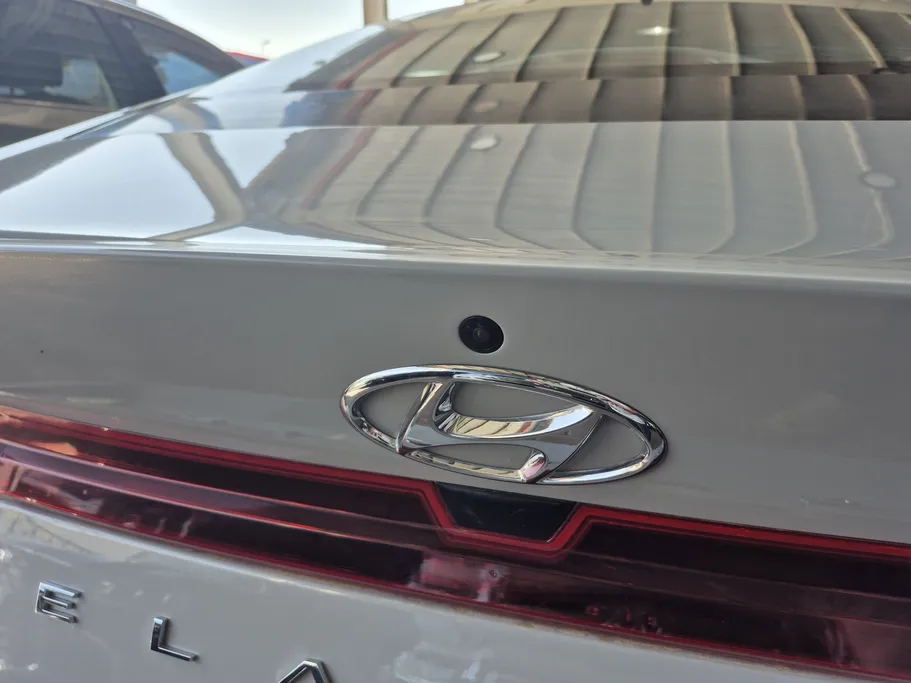 2023 Hyundai Elantra Smart 