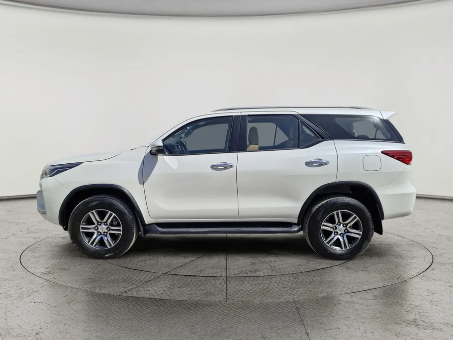 2022 Toyota Fortuner VX 