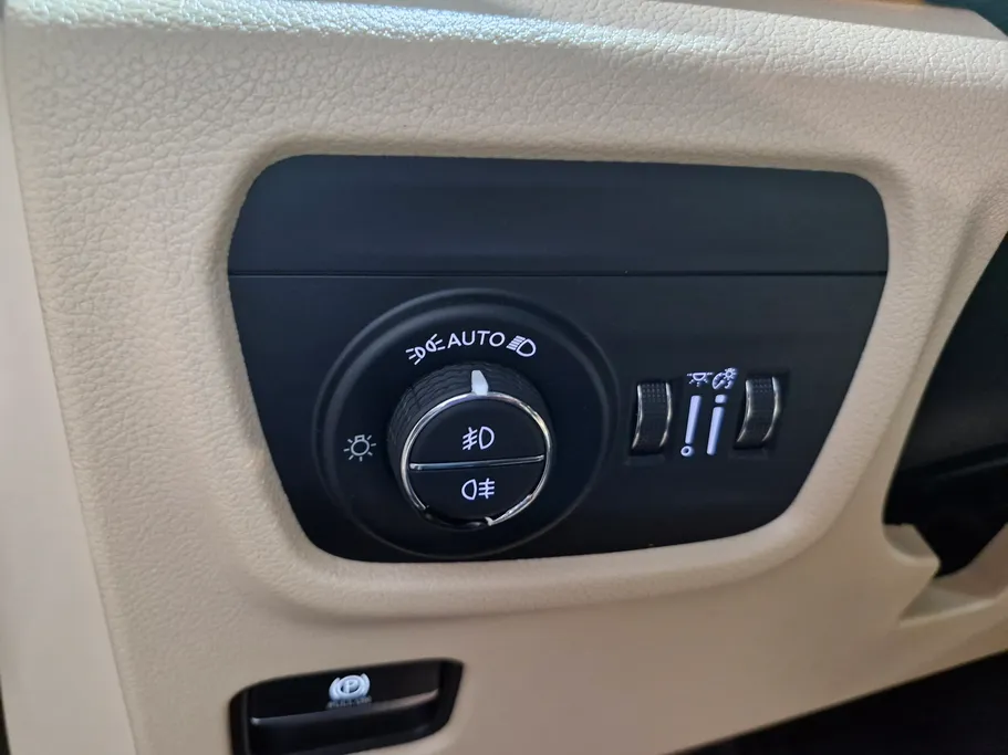 جيب جراند شيروكي ليمتد 2022 