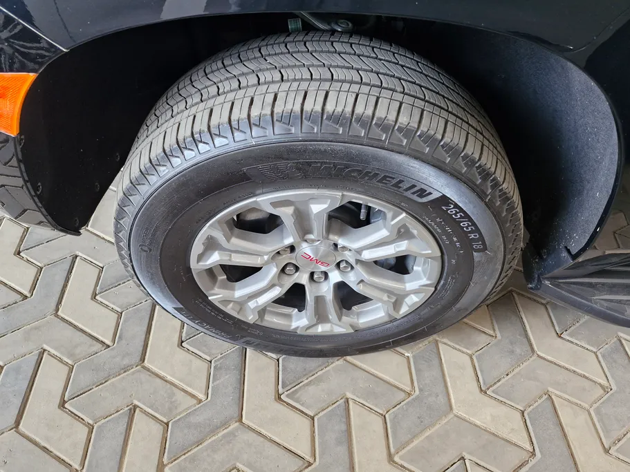 2023 جي إم سي  Yukon SLE