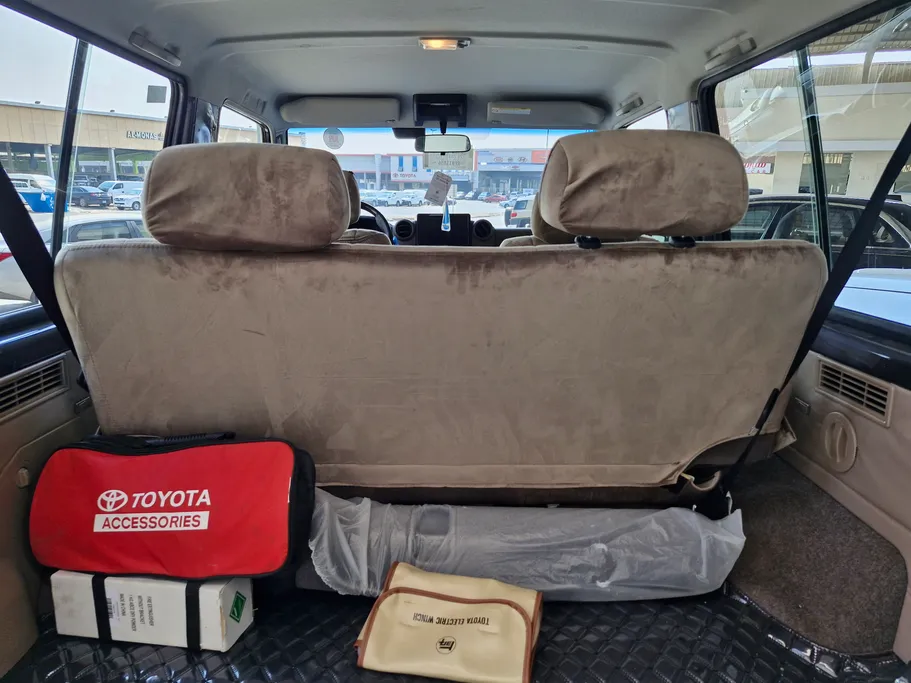 2024 Toyota LAND CRUISER 70 LX