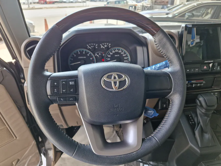 2024 Toyota LAND CRUISER 70 LX