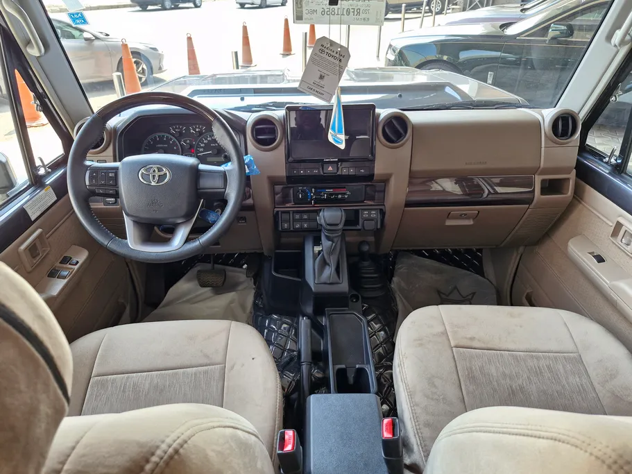 2024 Toyota LAND CRUISER 70 LX