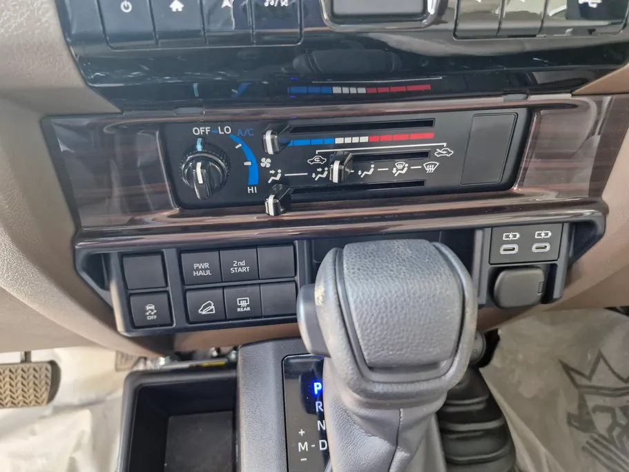 2024 Toyota LAND CRUISER 70 LX