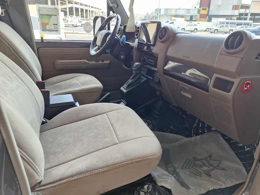 2024 Toyota LAND CRUISER 70 LX