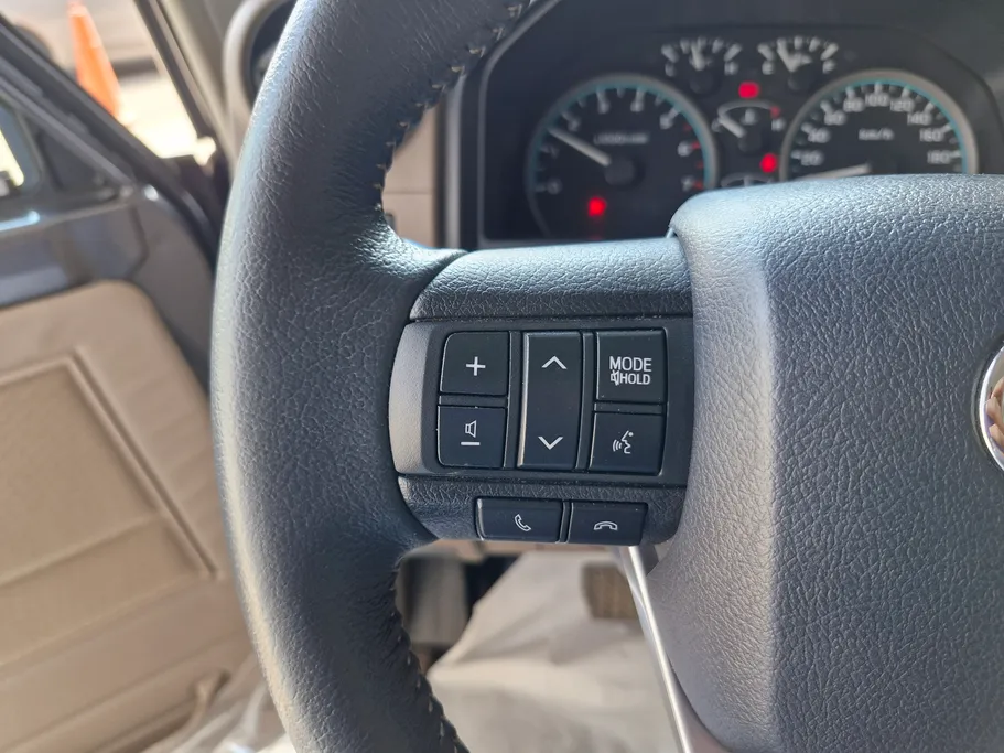 2024 Toyota LAND CRUISER 70 LX