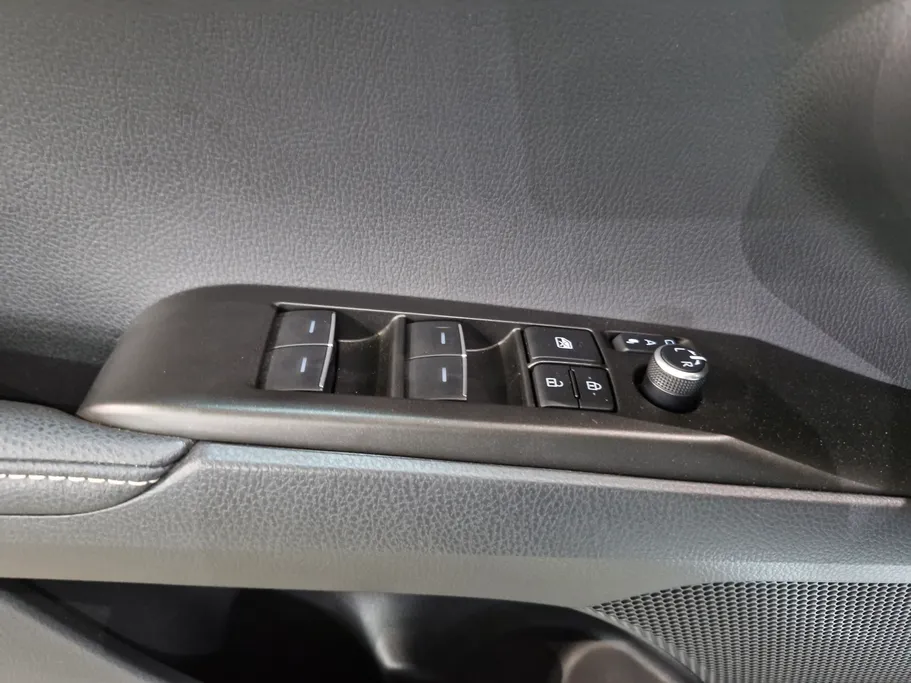 تويوتا كامري E Plus HEV 2025 